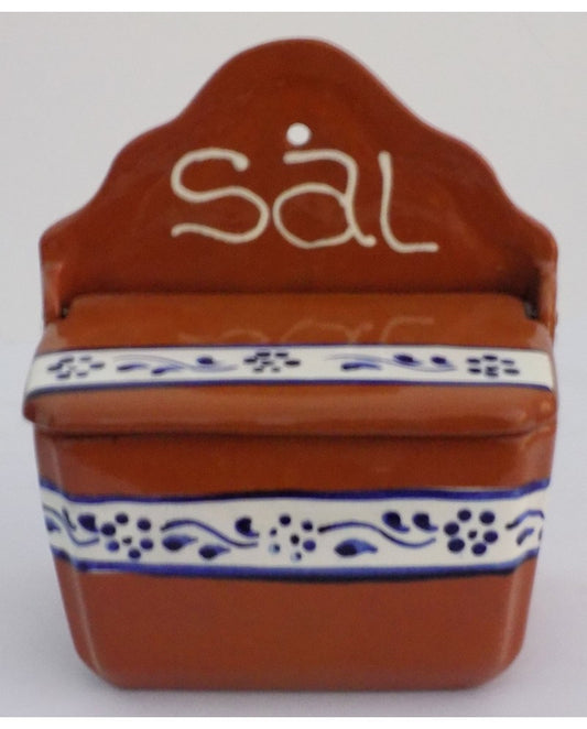 TRADITIONAL SALTSHAKER IN RED CLAY